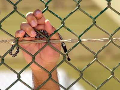 إضراب 40 أسيرا فلسطينيا عن الطعام في سجون الاحتلال الاسرائيلي