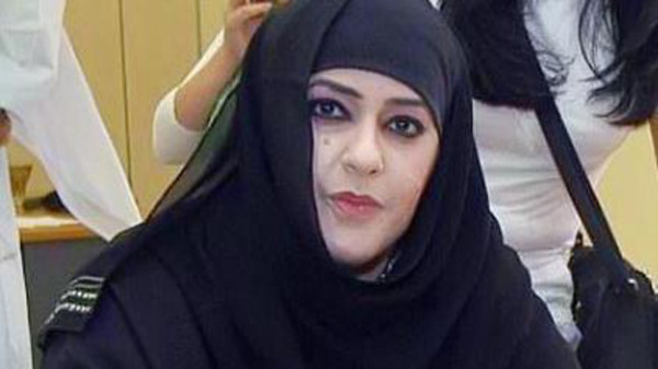 ناشطة كويتية تعرض “كراماتها” لمساعدة شعوب العالم