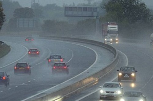 الهند تتأهب لهبوب إعصار “هيلين” الاستوائي