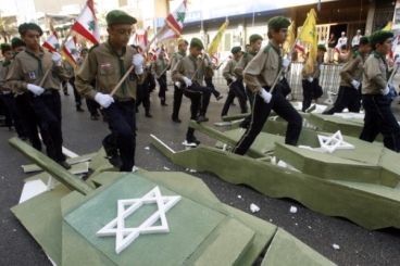 إسرائيل تقصف لبنان رداً على صواريخ كاتيوشا