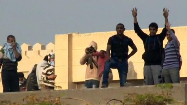 تجدد الاشتباكات بين أنصار الإخوان وقوات الأمن حاولت منعهم من الخروج