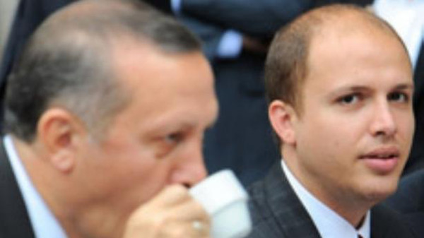 فضيحة الفساد تطرق أبواب أسرة رئيس الوزراء التركي