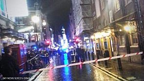 انهيار سقف مسرح بلندن