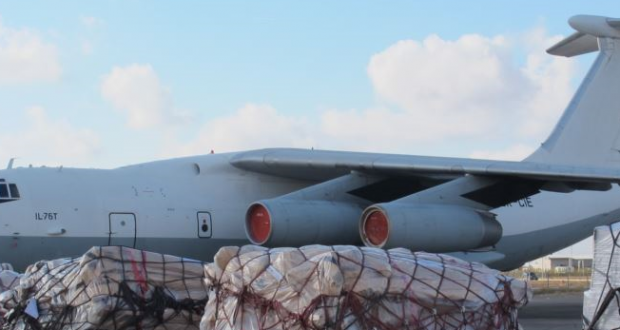 وصول طائرة مساعدات من برنامج الأغذية العالمي لمطار القامشلي بسوريا