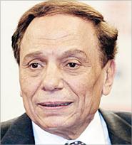 عادل إمام: “صاحب السعادة”… كوميدي بعيد عن التعقيد