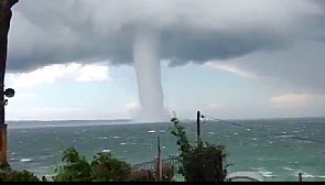 إعصار يضرب السواحل الأسترالية