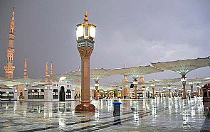 فيديو:إحياء لسنة الحبيب المصطفى “صلوا في رحالكم” بالمدينة المنورة