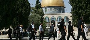 مستوطنون يهود يقتحمون المسجد الأقصى