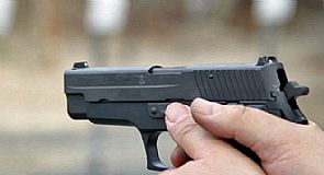 السعودية: سيارة دبلوماسية تتعرض لإطلاق نار وإحتراقها في القطيف