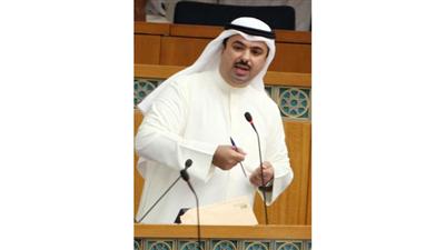 علي الراشد مهاجماً رئيس الوزراء: عليه أن يتنحى