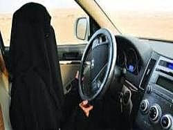 ضبط أربعينية تقود سيارة في شوارع ‘عرعر’ بالسعودية