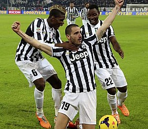 يوفنتوس يفوز بثلاثية ويسقط روما للمرة الأولى