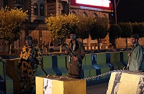 مقتل 10 أشخاص وفرار 29 سجينا من مبنى السجن المركزي بصنعاء