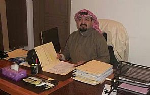 إلزام شخص بان يودي لطليقته مائتين ألف دينار