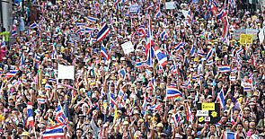 مظاهرات تايلندية واسعة قبل الانتخابات