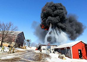 إجلاء سكان مدينة بأيوا الأميركية إثر حريق ضخم