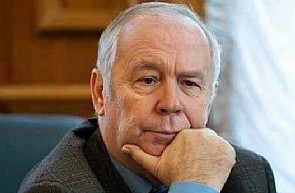 اوكرانيا :هروب الرئيس وخروج زعيمة المعارضة من السجن