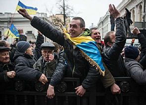 مكان الرئيس الأوكراني ‘مجهول’ وتعيين رئيس البرلمان ‘تيرتشينوف’ رئيسا بالوكالة