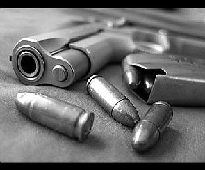 ضابط يبلغ عن سرقة سلاحه و حادث تتسبب في مأساة عائلة