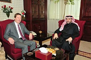 وزير الإسكان يستقبل السفير البريطاني