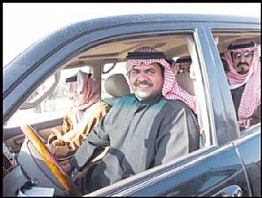 الفهد يشيد بالمشاركة الكبيرة بالموروث الشعبي