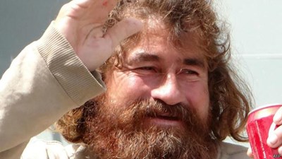 مكسيكي تاه في المحيط لاكثر من سنة وعاش على دم السلاحف قبل بلوغه اليابسة