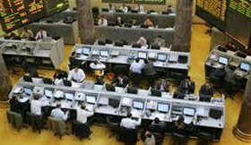 مصري طلق زوجته التي ضاربت في البورصة دون علمه