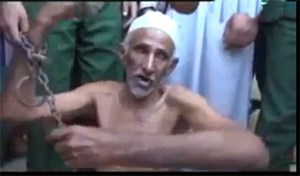 فيديو: قصة عقوق مؤلمة 4 أبناء يقيدون والدهم بالسلاسل ويسرقونه ويحاولون قتله
