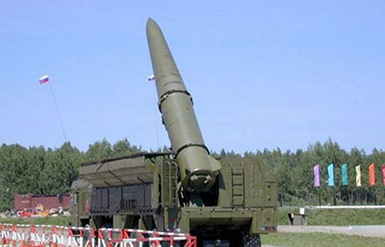 جنود روس يسيطرون على المطار العسكري في القرم الأوكرانية