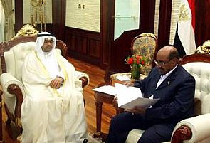 البشير يتسلم دعوة من الامير لحضور القمة العربية بالكويت