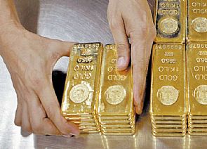 الذهب يهوي 1.8 % بعد بيان مجلس الاحتياطي الأمريكي