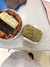 ضبط بنغالي بكيلو مارغوانا مخلوط بالتمر
