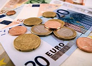 استقرار سعر صرف الدولار واليورو أمام الدينار الكويتي