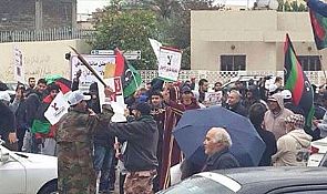 ليبيا: اقتحام المؤتمر الوطني العام و احتجاز أعضاءه