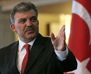 غول: تطوير العلاقات مع الكويت في مقدمة أولوياتنا