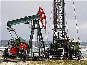 برميل النفط الكويتي ينخفض 05ر1 دولار الى 90ر103 دولار في تداولات امس