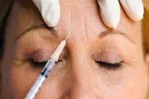 أطباء التجميل يحذرون.. بعض مواد الحقن التجميلية قد تسبب العمى