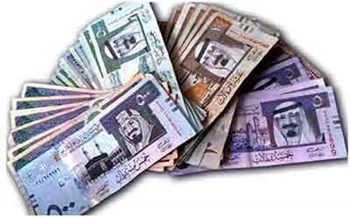 سعودية تسدد دين والدها بموقف نبيل .. وتعود بـ 300 ألف ريال