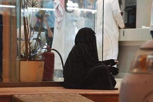 وفاة “متسولة” في السعودية تاركة وراءها ملايين الريالات ومجوهرات و4 عمائر ولا وريث لها