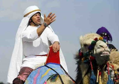 بالصور.. سباق هجن في بريطانيا على الطريقة السعودية