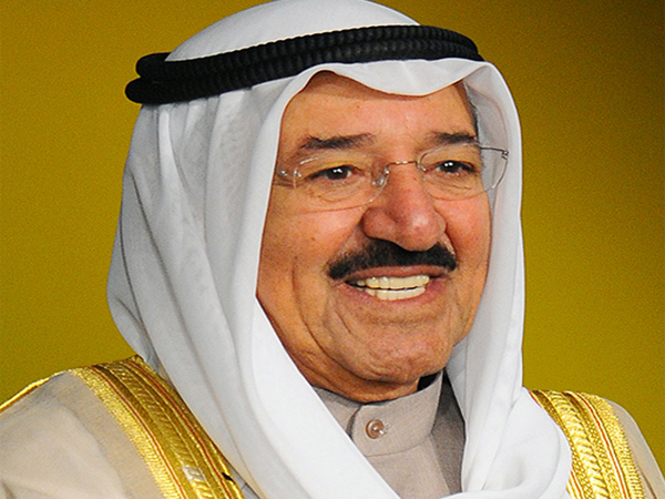 سمو الأمير يرعى حفل توزيع الشهادات على خريجي جامعة الكويت