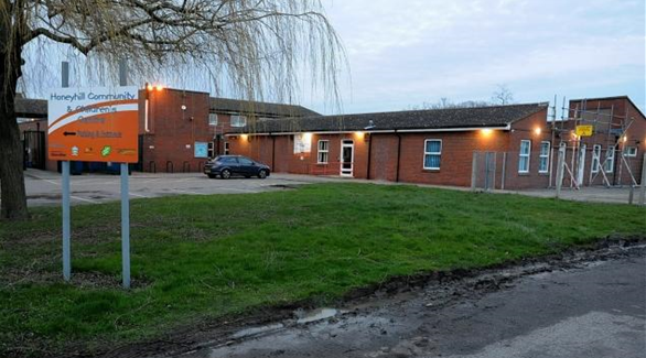 مدرسة تبيح لطلابها التدخين خوفاً من تركهم الدراسة!!