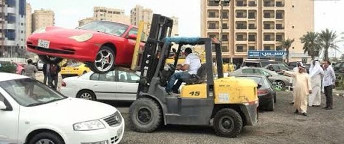 البلدية: رفع 12 سيارة من مكاتب البيع لتجاوزها المساحات المرخصة في السالمية