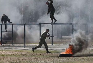 مدفيديف يترأس اجتماعاً لحكومته في «القرم» والقوات الروسية تنسحب «تدريجياً» من حدود أوكرانيا