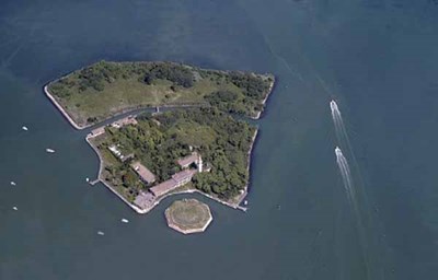 بالصور.. إيطاليا تعرض أكبر الجزر رعباً في العالم للبيع