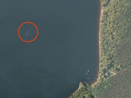 بالصور.. الأقمار الصناعية ترصد وحش بحيرة لوخ نيس..!!