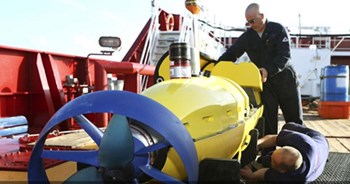 الطائرة المفقودة.. هل أسقطتها القوات الأميركية؟