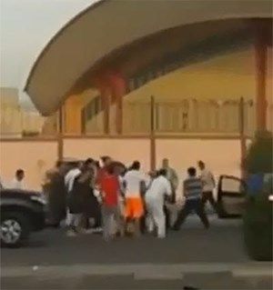 فيديو: هوشة دامية بعد بطولة كمال أجسام في الأندلس .. 20 شاباً ضد 2