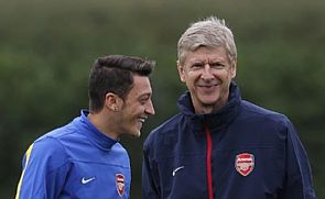 فينجر يرشح أوزيل لجائزة أفضل لاعب في الموسم المقبل