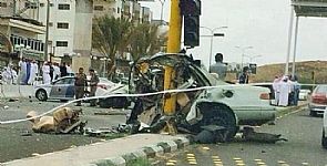 فيديو:حادث مروع يشطر سيارة الى نصفين بالسعودية  و يقتل عشريني